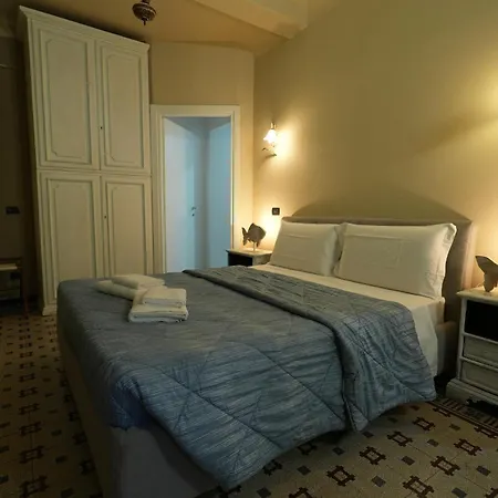 White 4*